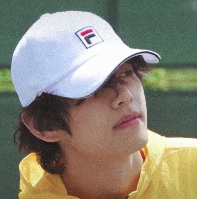 KIM TAEHYUNG? how so beautiful