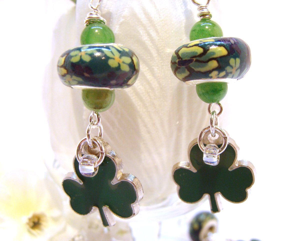 girliegals12's tweet photo. Green Shell Resin Pandora Style Beads w Pearls and Shamrock Charms: https://t.co/JMhwcWCTQw... #StPatricksDayjewelry #greenearrings #shamrocks #pearls #pearljewelry #shamrockcharms #lucky ##shellresinbeads #greenjewelry #giftsforher #handmadeatamazon #amazonjewelry #shopsmallbiz https://t.co/XvjIfYaHJq