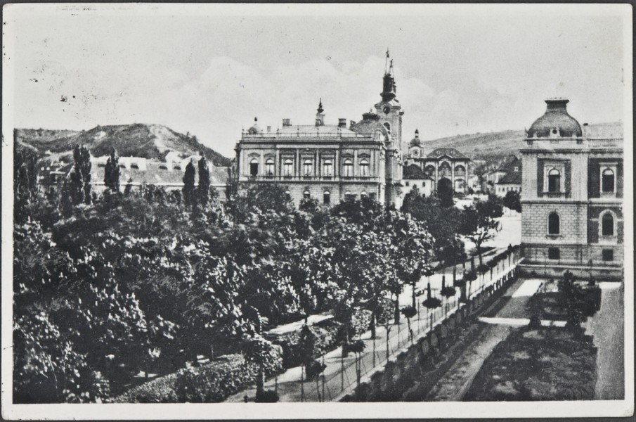 AVojvodine's tweet photo. Поглед на Карловачку гимназију и Богословију, 1924.
Фото: Дигитална БМС https://t.co/YSbn6uBVzz