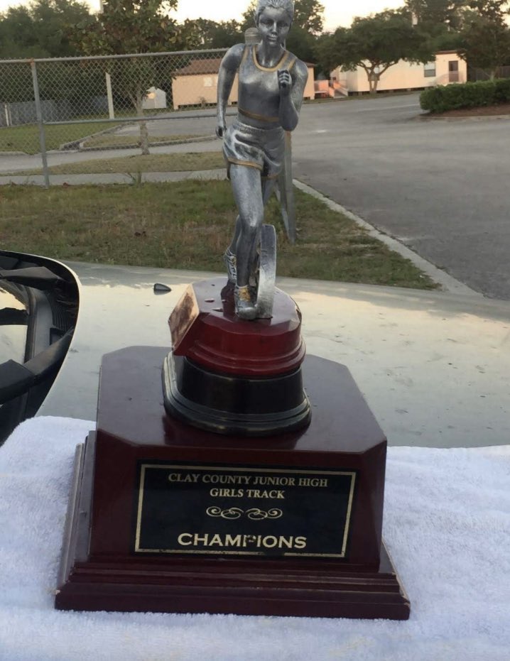 CoachSmith_MHS's tweet image. It’s go time 🔥 🔥 🔥 
“OLJH TRACK &amp;amp; FIELD “
New look!!! Same results!!!  @ClayTodaySports @Oakleaf_Ath @oneclaysports @DuvalSports @dreamkingfilmz @MikeShan_94 #OAKLEAFSTRONG #OAKLEAFBUILT
#CHAMPIONSHIPSZN2021