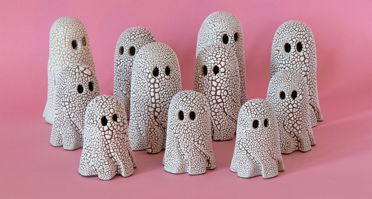 topthisdesign's tweet photo. Woooooohooooo... awesome, porcelain mini ghosts from Ceramicist Lisa Agnetun #ceramics #art https://t.co/UDjPFC9o5a @thisiscolossal https://t.co/EQsX3wPHsK