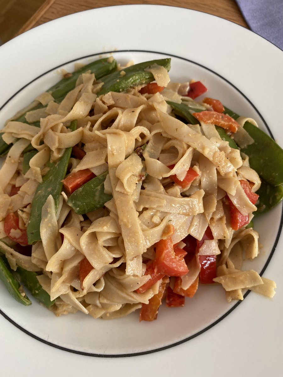 16.02.2021 Lunch: rice noodles with paprika and sugar-snap pea