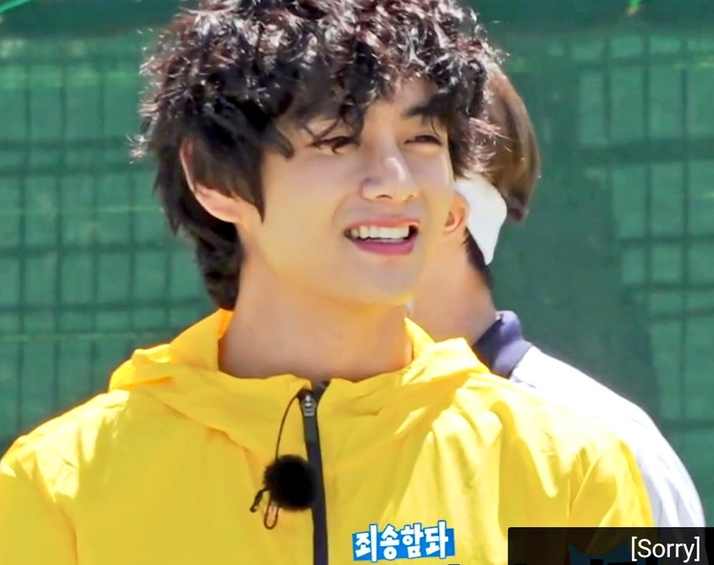 slowtaehyung's tweet photo. KIM TAEHYUNG COM CABELO ENROLADINHO A COISA MAIS LINDA DO MUNDO  A MAMAE AMA A MAMAE CUIDA https://t.co/BsNtqGOiFr