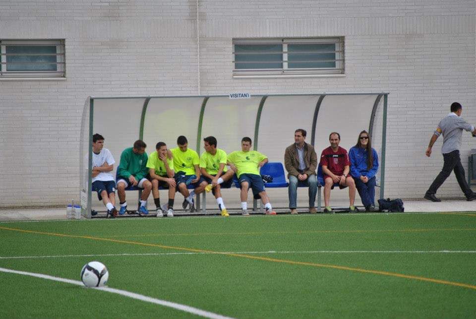 FC_BorgesBl's tweet photo. Avui és un dia trist pel futbol lleidatà i especialment pel futbol de casa nostra que plora la pèrdua del Ramon Espasa. Fundador de la nostra escola de futbol, referent per molts jugadors i entrenadors de la casa , i tot un referent al futbol de la província . https://t.co/nUlKWQTtu0