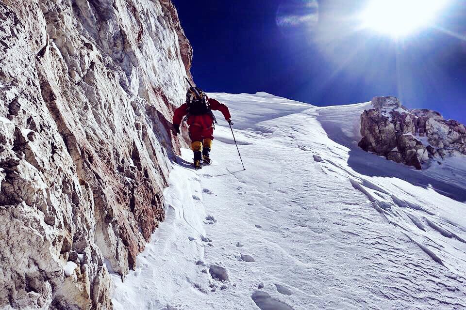 Todo lo bueno lleva tiempo. No te desesperes, tampoco te rindas. Tan solo comprométete a dar un paso diario hacia adelante.
#FelizMartesATodos