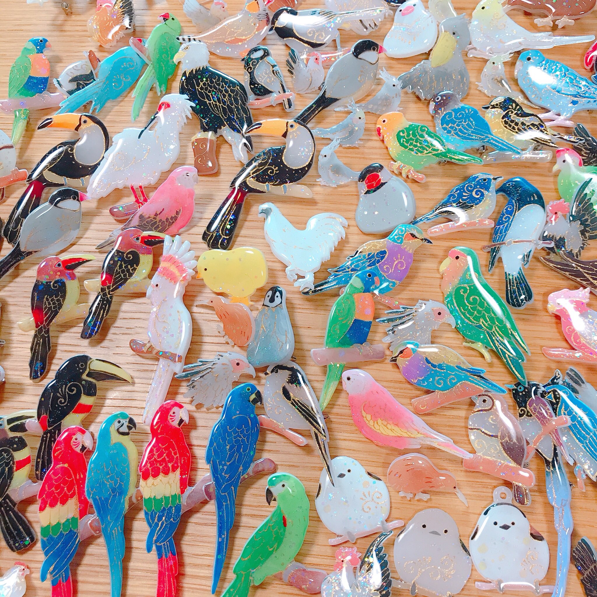 あやる 12 30東ト02a 鳥フェス浅草 のマップが出ました ブローチ ストラップ ペンダントにも出来ます ピアス イヤリング ヘアクリップ ネクタイピン ミニブローチ ミニストラップ など持ち込みます オカメインコのピアスのみ片耳ずつの販売