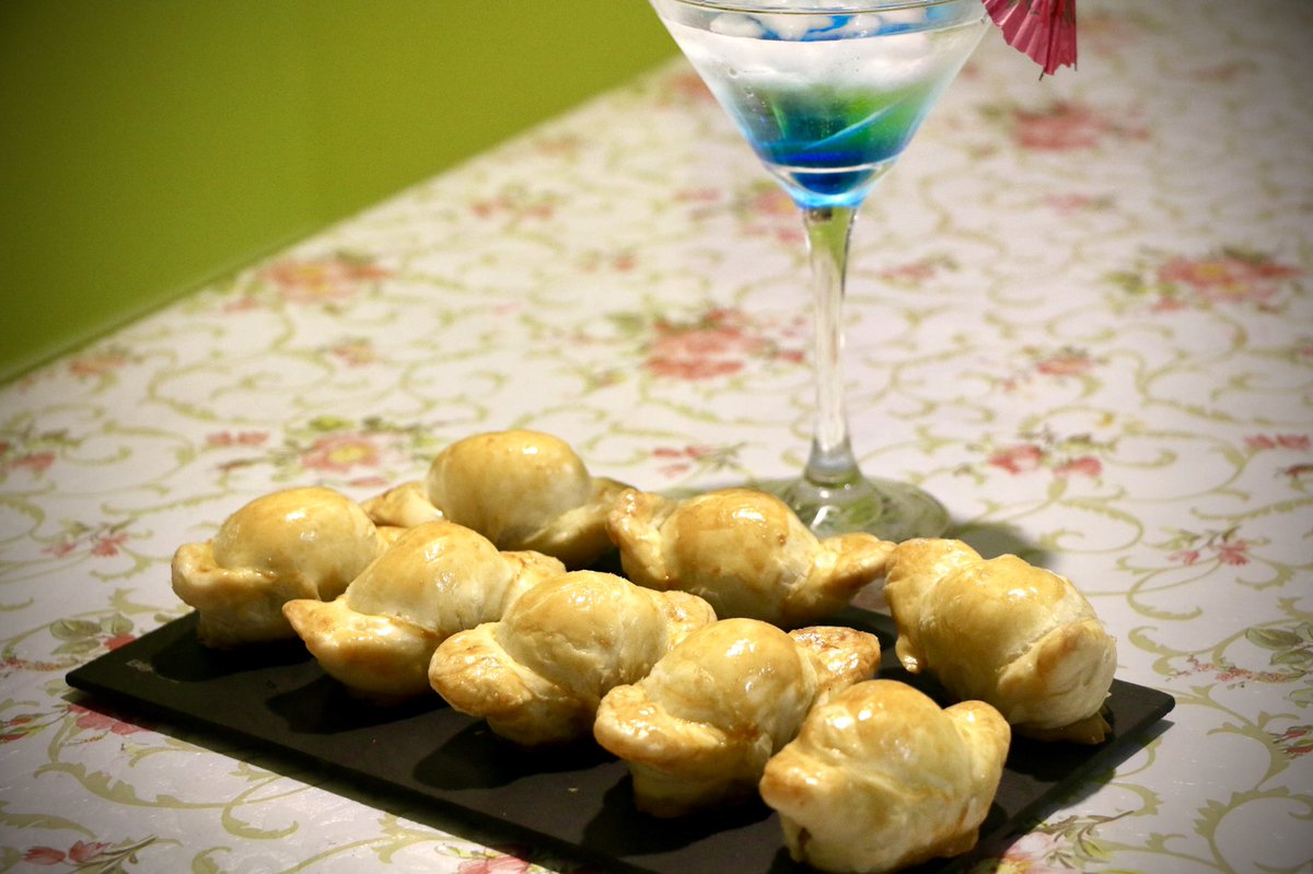 🧧🧧The Chinese character, 福，（Fu), stands for good luck, blessing, happy and properity. Happy New Year to everyone!🎉🎊🍾️<a href="/MrOMcDermott/">Mr. O. McDermott</a> @TSMN_TStvMedia <a href="/DavidWestRH/">David West</a> <a href="/manjaselva/">Manjula Selvarajah</a> @Daisy_Wai_PC <a href="/BobSaroya/">Bob Saroya</a> <a href="/BarryGBisson/">Barry Bisson</a> <a href="/myRichmondHill/">myrichmondhill</a> <a href="/RHCulturalPlan/">RichmondHill Culture</a> <a href="/RHWCarnival/">RH Winter Carnival</a> @RHPLtweets