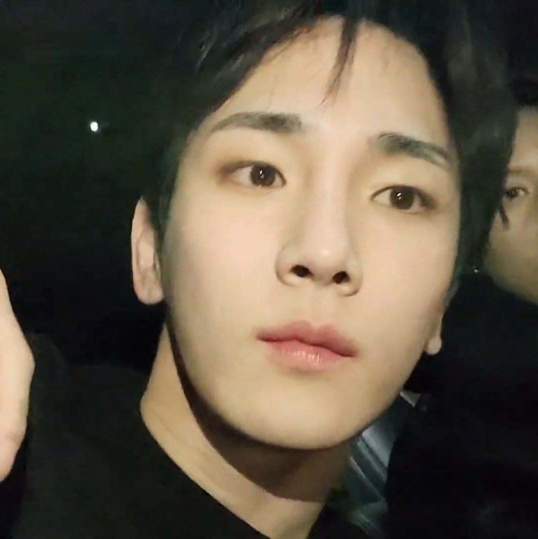 KIBUMLOOKS's tweet photo. 🖤 https://t.co/dIc2E83JEF
