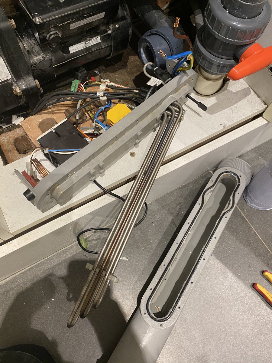 SmartPoolServ's tweet image. New heating element replaced at a customers home and pool now heating again