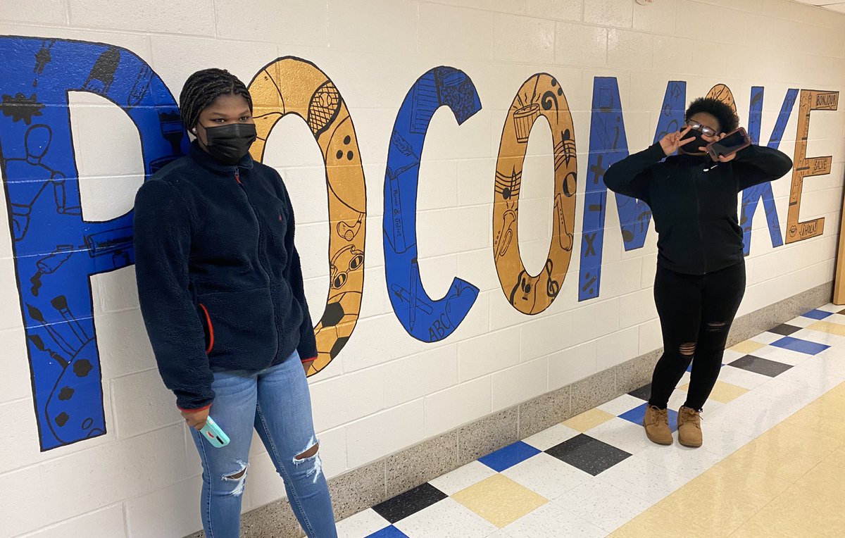jenifer_rayne's tweet photo. Today’s #GoodCalloftheDay goes to these two conscientious students who were caught reminding one another to socially distance in the hallway. #6feet #CommunityEffort #Teamwork #StayingHealthy @WorcesterSystem @LAWilliamsLCSWC https://t.co/Qt8EXpRw93