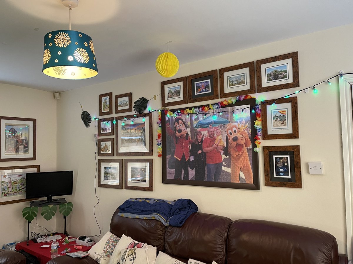 We’ve made it to the hotel and wow, I didn’t realise  #hodgeland would be so tropical