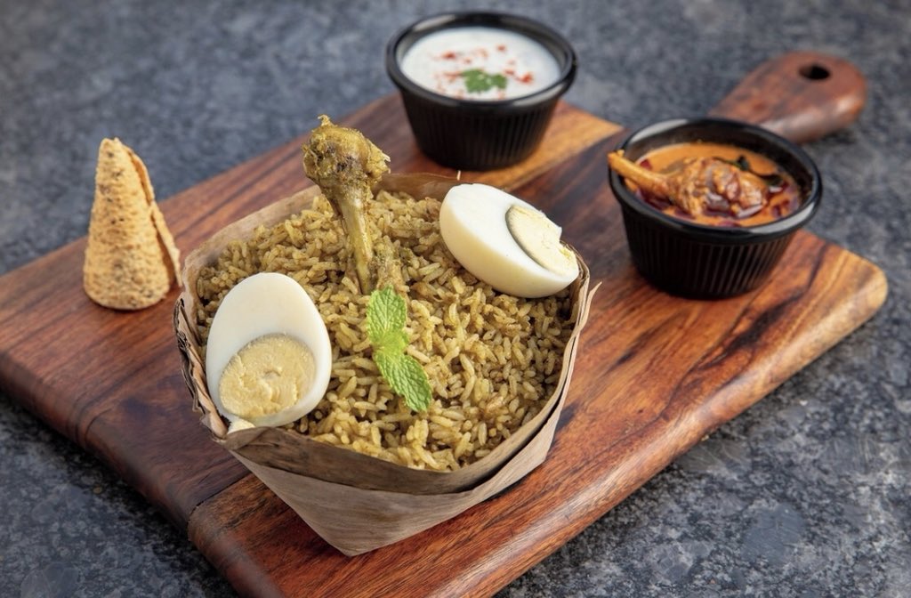 blrfoody_ht's tweet image. How does a hot plate of Dum Chicken Biryani (₹329) with raita sound? Order now, from #thebierlibrary, Koramangala. Call : 080-49653532
•
#Bengaluru #bangalore #bengalurufoodie #bangalorefoodies #bangalorefoodie #followus #biryani #chickenbiryani #mughlai #yum #yummy