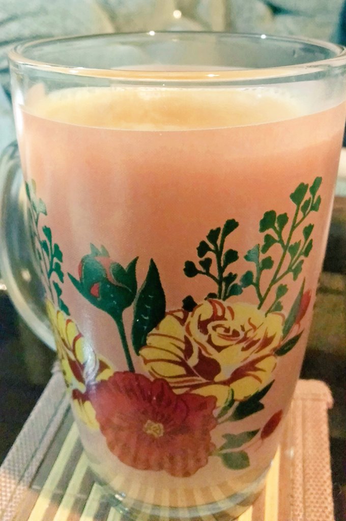 SYousafzai's tweet image. When your patient understands your love for Chaii..😍✨
#ChaiiIsLlife #MugGift #FloralMug