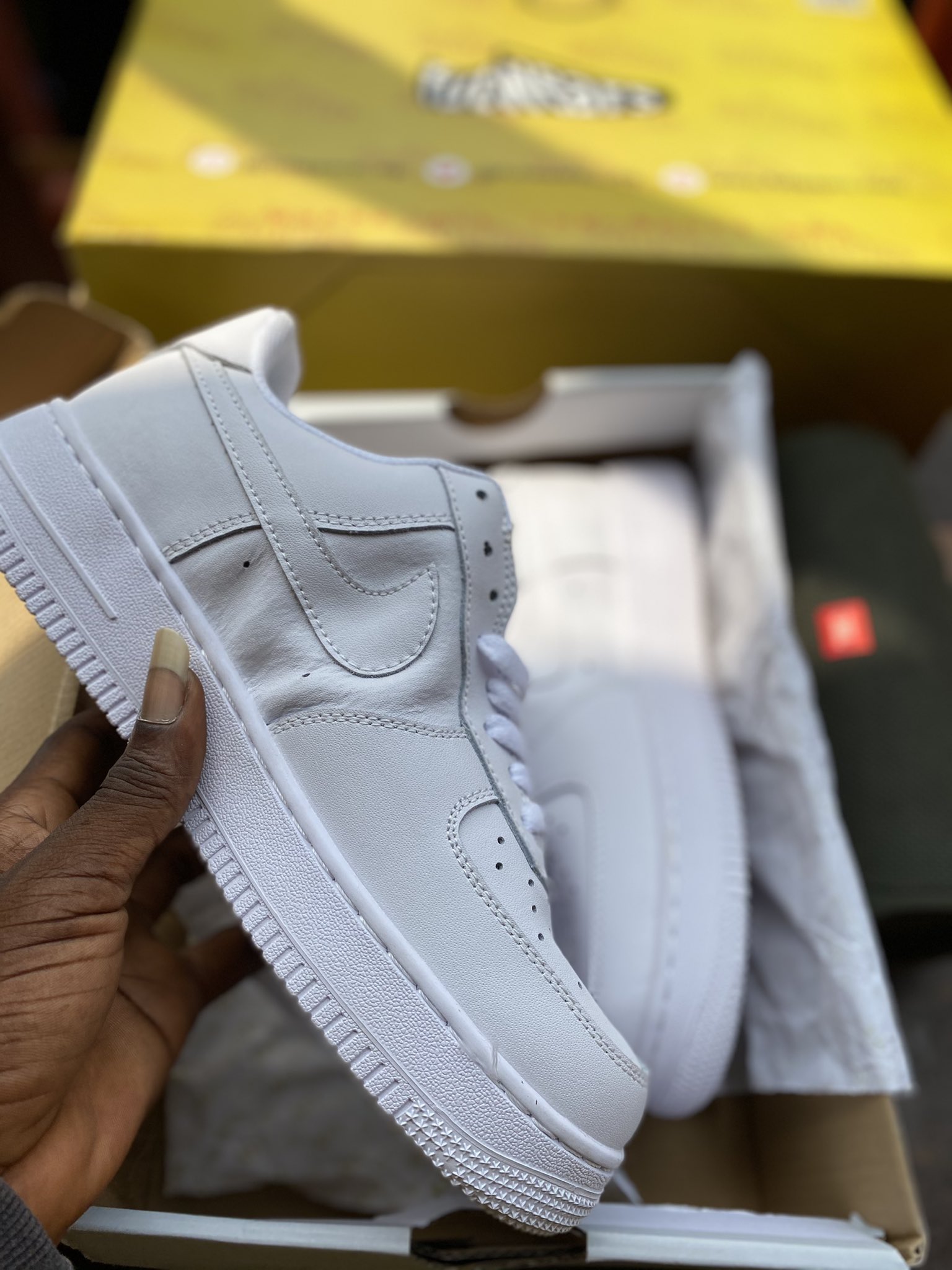 Voorkeursbehandeling reputatie Nucleair Futwears on Twitter: "Nike Air Force 1'07 OG WHITE Size: 42,44,45. Price:  N20,000 Same day delivery guaranteed!!! #futwears #shoes #sneakers  #futwears_ng #futwears #startup #tundeednut #Nigeria #layconbbnaijawinner  https://t.co/NcXtkPLwPa" / Twitter