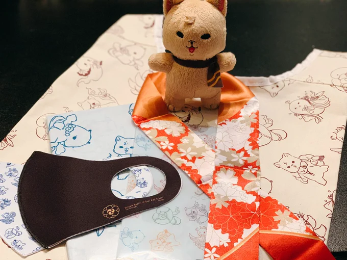 【幽幻ロマンチカ 宵闇祭】のグッズを担当さんがお送りしてくださいました!?✨?
ぬいぐるみのデザインは色々考えて描かせていただいたので、この完成度と可愛さに感謝が絶えません!是非たくさんかわいがってあげてください?
生で見る指輪と箱、組紐の上質さが素晴らしいです。 