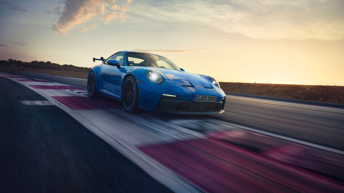 PorscheNewsroom's tweet photo. #Porsche takes the new #911GT3 off the leash. More about the high-performance sports car with adjustable sports suspension and highly efficient aerodynamics: https://t.co/IjHiJDfXDO https://t.co/NsKeGkPNWd