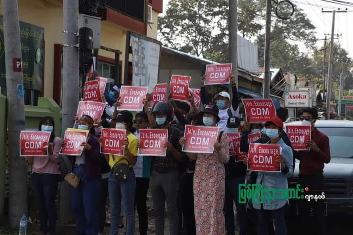 Citizens in Myitkyina demand government staffs to participate in Civil Disobedience Moment, the only solution to overthrow the military dictatorship
#WhatsHappeningInMyanmar