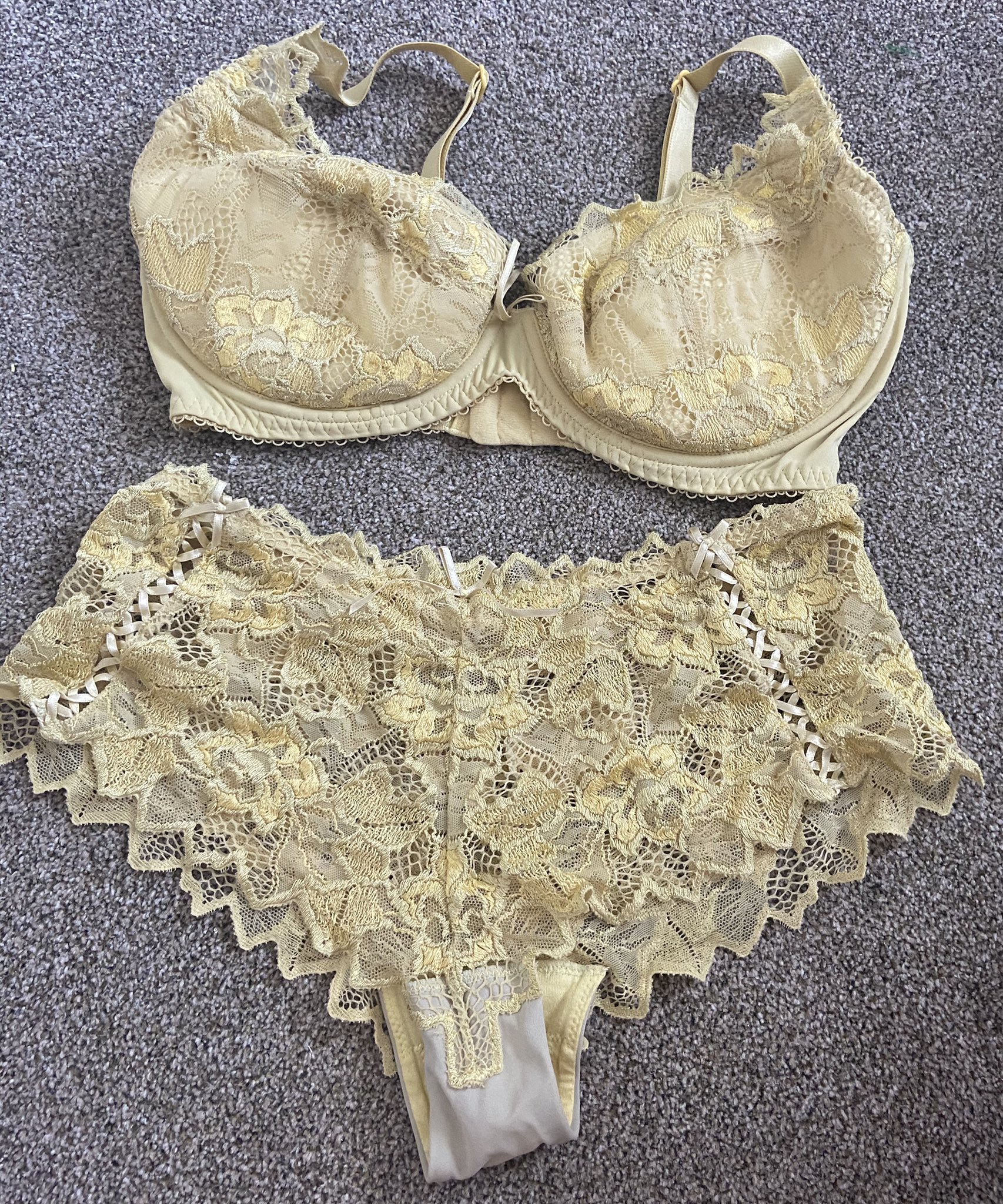 TW Pornstars - 3 pic. Penny Lee. Twitter. Having a huge clear out