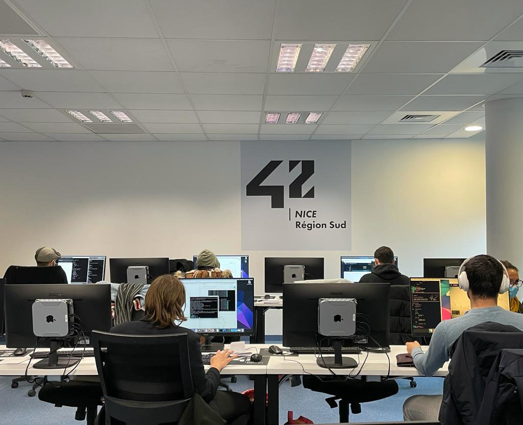 JBourdelin's tweet photo. "42 Nice : sortie de la "piscine" d'octobre, la première promotion au travail !"

#42Nice #informatique #formation #formationgratuite #ecole #nicemeridia #etudiants #nice #nice06 #SophiaAntipolis

▶ @webtimemedias https://t.co/tnRJrvD82e https://t.co/pZQJ5bAuv6