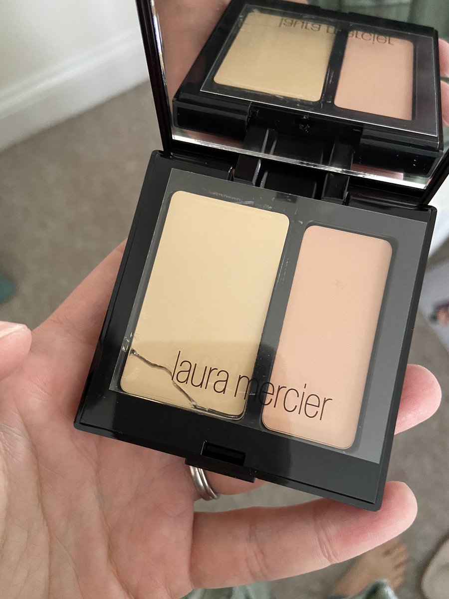 emily8197's tweet photo. Hi @ASOS_HeretoHelp I bought this Laura Mercier concealer from you &amp; it’s turned up broken! https://t.co/AiYkHLKPT1