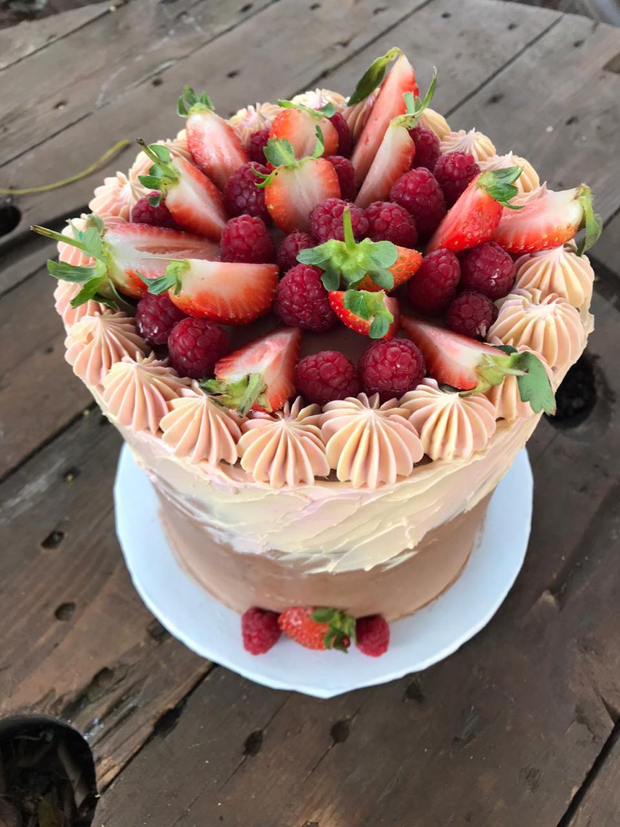 Miss_Muthoni_'s tweet photo. @BaileysKenya A cake π
#BakeWithBoo https://t.co/twNAuepOaw