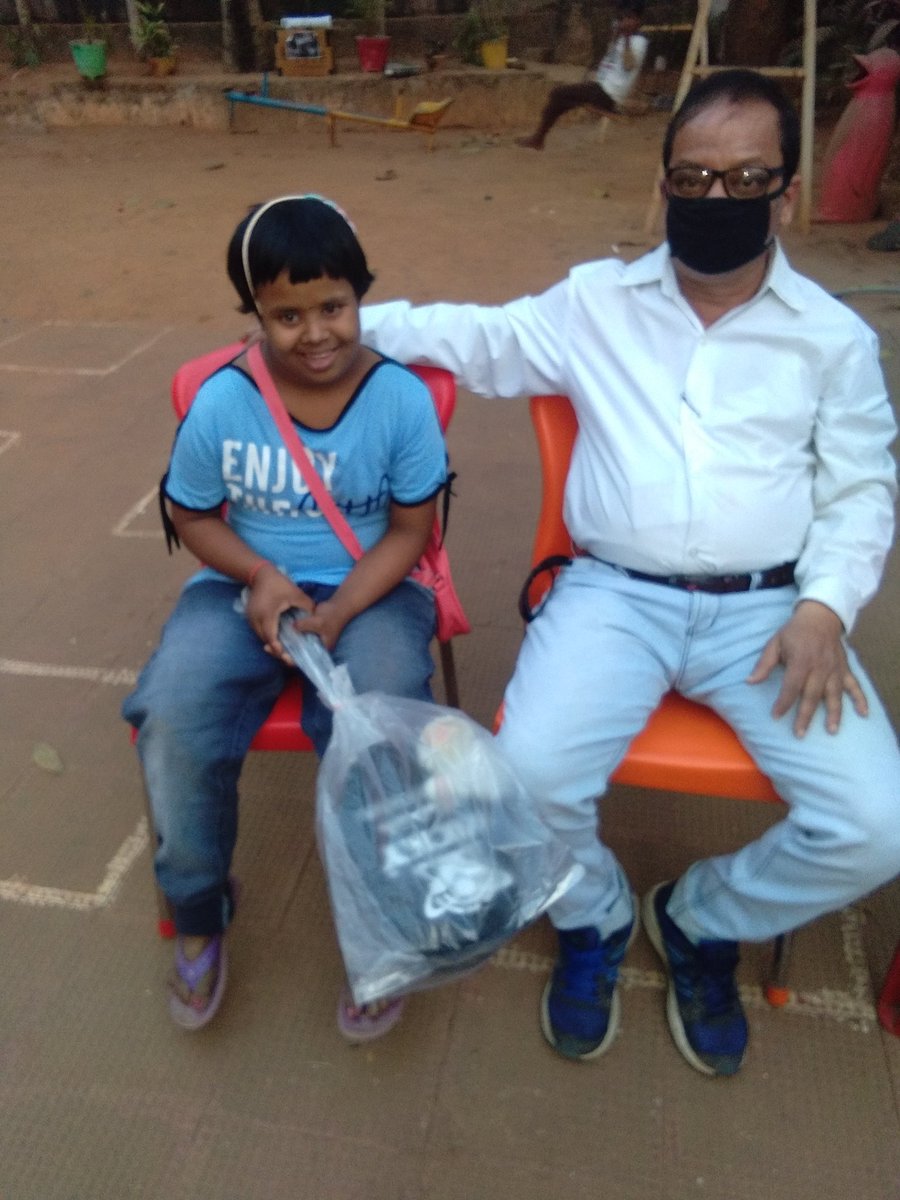 akdas1976's tweet photo. ଜିବନ୍ ଜୌତି ଆଶ୍ରମରେ ମୋ ଝିଅ ମେଘା ସହିତ କିଛି ସମୟ.... https://t.co/alDXSxRKHy