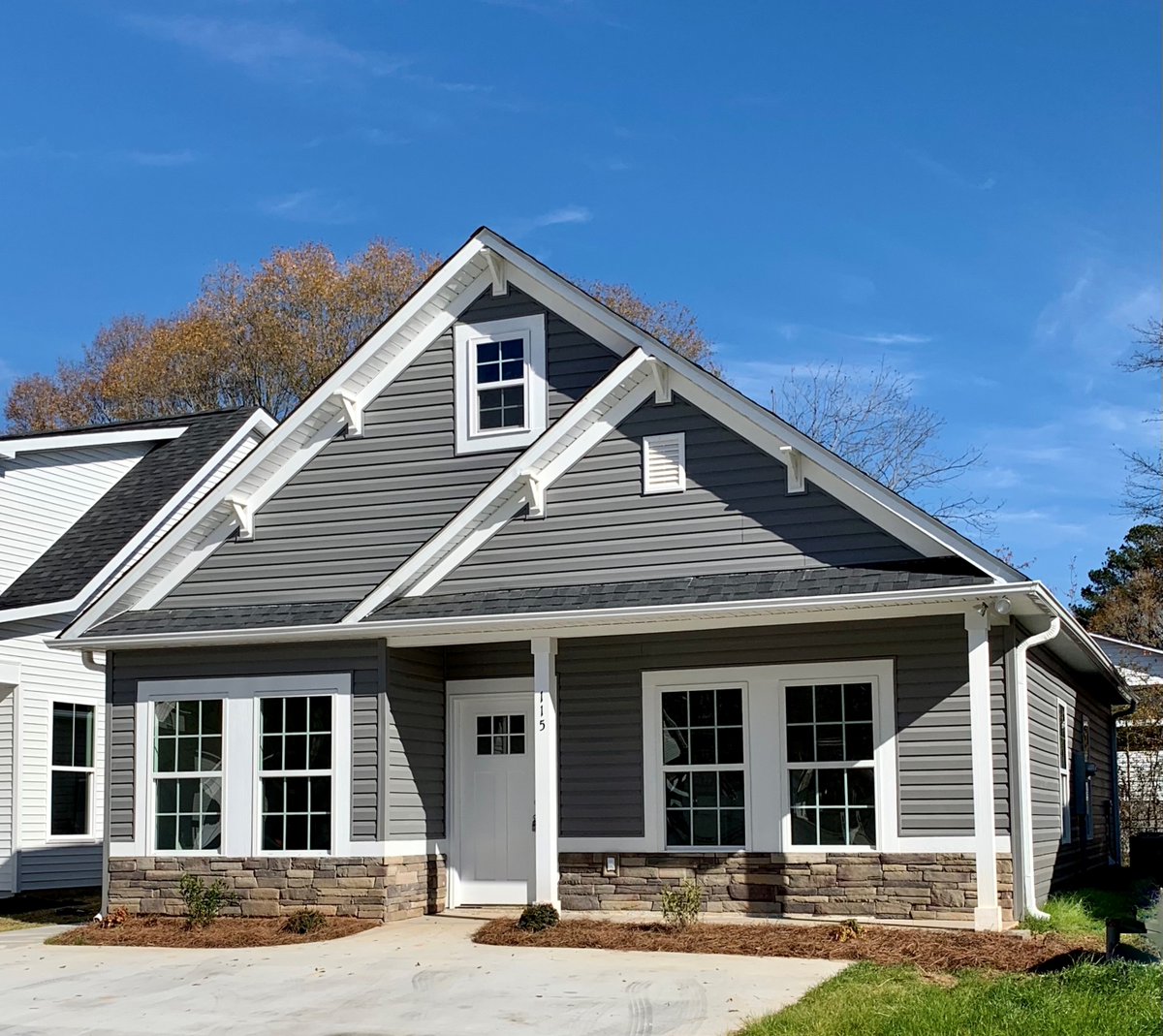 Kaycan74's tweet photo. Trending in 2021, Stonecrest is a mid-tone gray vinyl siding with a tinge of blue. #home #design #grayhomes https://t.co/BKHHBa5K7o