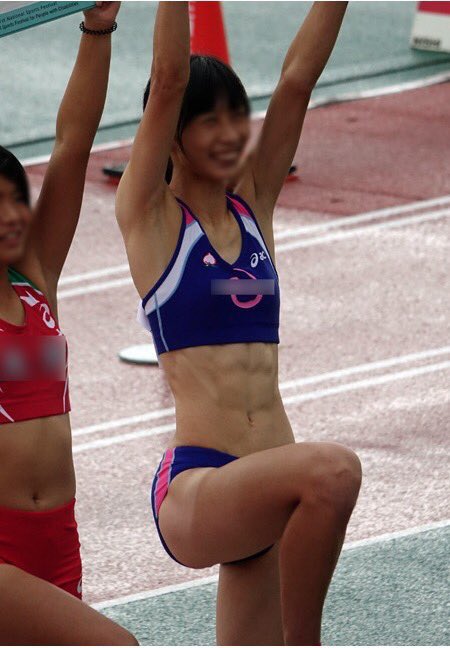 陸上腹筋女子