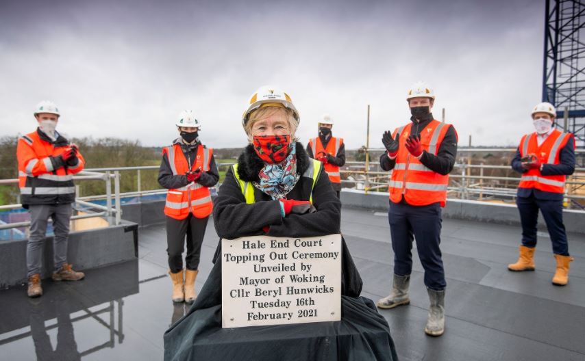 WillmottDixon's tweet image. Today we celebrate topping out at our Hale End Court scheme! 

🏠 Procured by @SCFframeworks for @wokingcouncil, the scheme will deliver 48 new care home flats in #Woking. 

🔗 willmottdixon.co.uk/news/willmott-…

#SCFValues