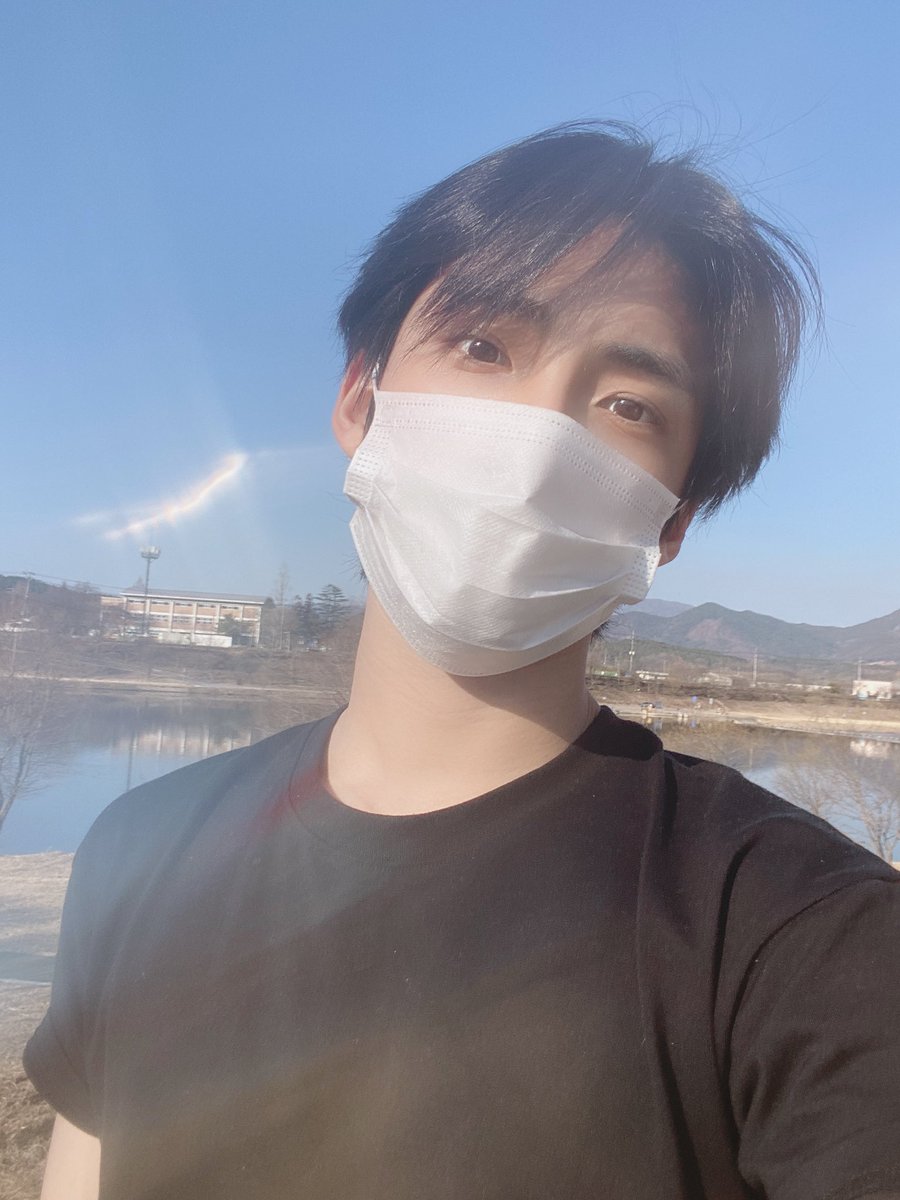 StandByACE2's tweet photo. Jun ask if choice was cold🥺💗
@official_ACE7 #ACE #에이스 #CHOICE #초이스 #JUN #준 
__🦊 https://t.co/JXkVMwawl8