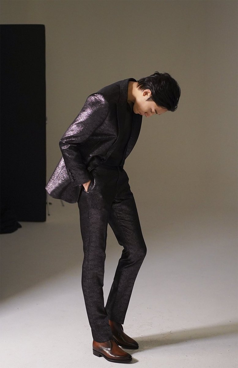 butterdodo_'s tweet image. โดฮยอนกับ esquire ขนาดเบื้องหลังยังปัง ;__;
