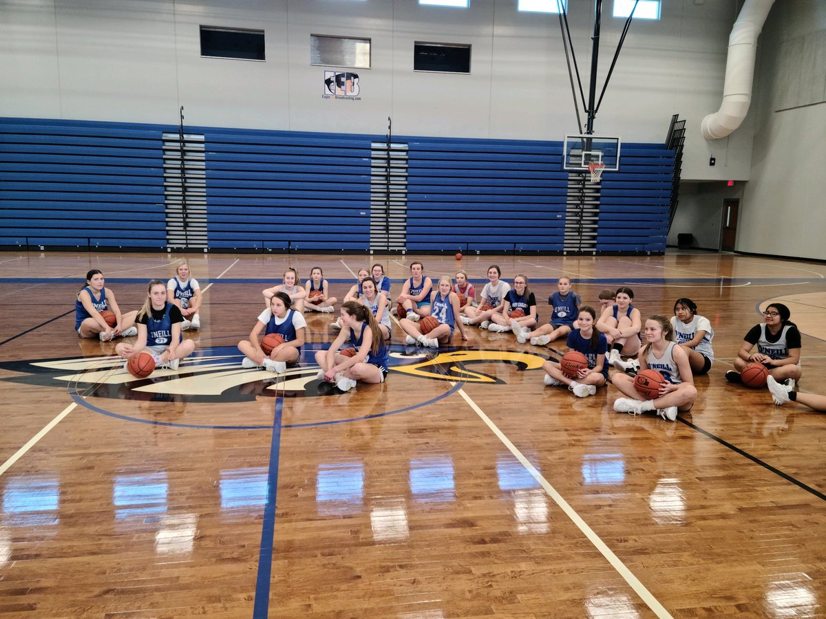 ohsgbb's tweet photo. Game Day!!! Couldn’t have entered a season with a better crew than this! All they do is come to work and give everything they got every day! Today is the start of something big and I can’t wait to ride along with them to see where it takes us!
#BeginWithTheEnd https://t.co/MTzybiRmRq