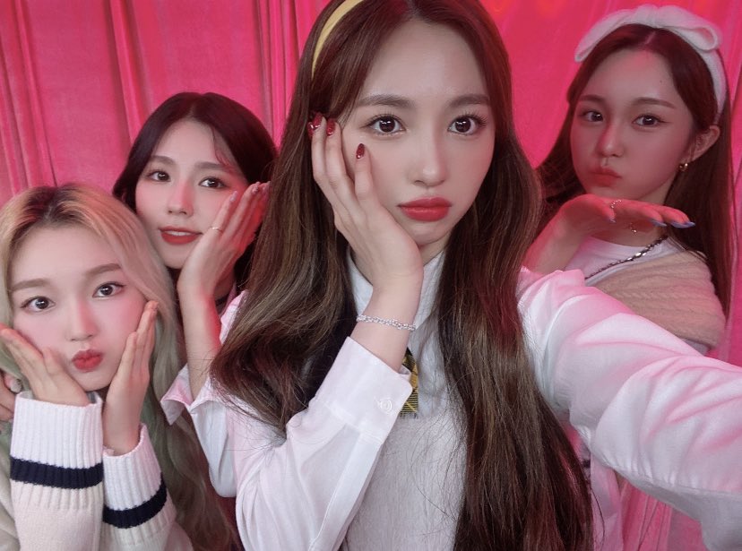 asiangirls_esp's tweet photo. | #UPDATE @loonatheworld
@cherrybullet
@wooah_nv @G_I_DLE |
Gowon de LOONA, Jiwon de Cherry Bullet, Nana de woo!ah! y Miyeon de (G)I-DLE se reúnen para el programa de radio de Miyeon 'GOSSIP IDLE'
#LOONA #CherryBullet #cherry_bullet #wooAah #woo_ah #gidle #gi_dle https://t.co/FGhdGH0ZKN