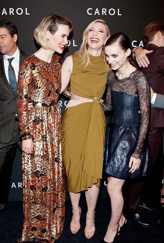 Sarah Paulson and Cate Blanchett being the best of friends.A thread: