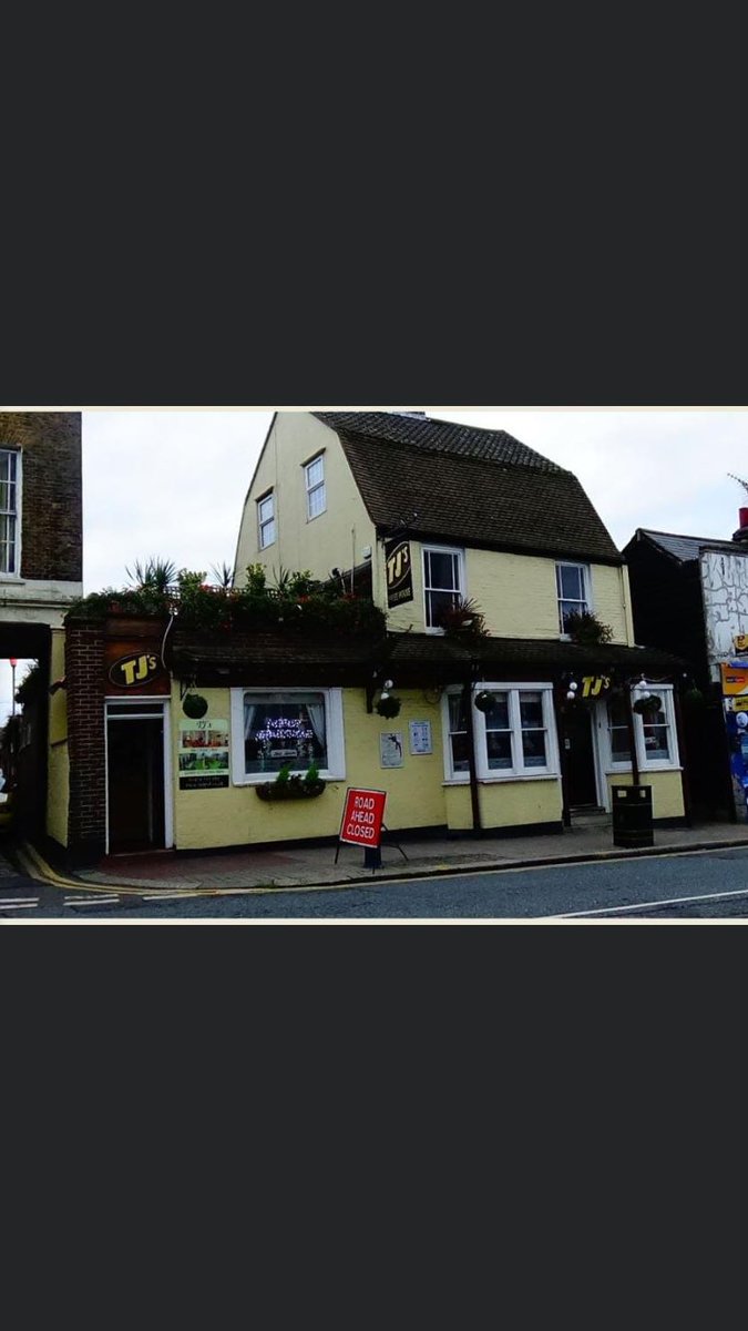 AlanMitchell51's tweet image. @TJs_Pub before and after