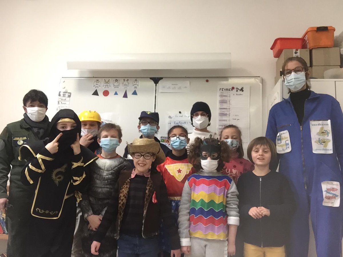 CaenEcole's tweet photo. Aujourd’hui pour mardi gras, petits et grands se sont déguisés ! Cela fait du bien de la couleur et de la gaité ces jours-ci... https://t.co/Xal6qx2DmQ