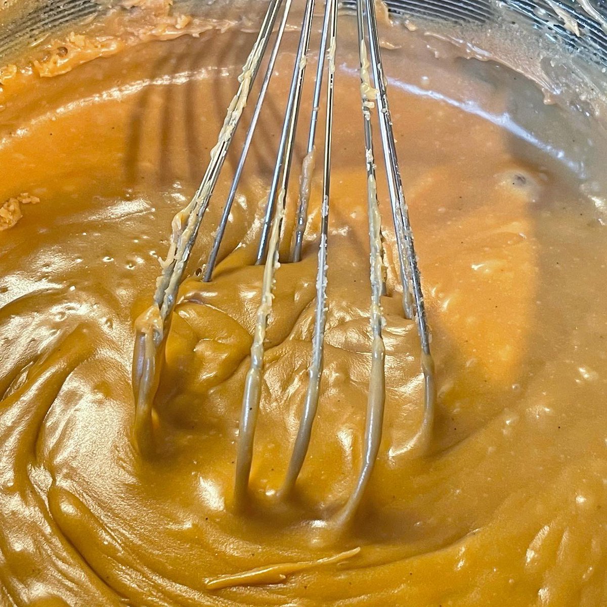 nikkilewisphoto's tweet photo. Fudge cooling & setting. It smells SO good!
#fudge #fudgemaking #homemade #madefromscratch #hotwork #boilingsugar #nikkilewisphotography #cooking #cookingathome #cookingtime #hertfordshire #herts #hertslife #lockdowncooking #lockdown #lockdownlife #pandemic #covid19life #yummy https://t.co/gLA1uR8ygY