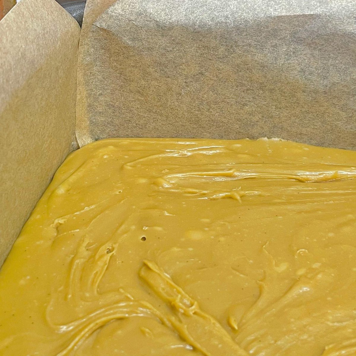nikkilewisphoto's tweet photo. Fudge cooling & setting. It smells SO good!
#fudge #fudgemaking #homemade #madefromscratch #hotwork #boilingsugar #nikkilewisphotography #cooking #cookingathome #cookingtime #hertfordshire #herts #hertslife #lockdowncooking #lockdown #lockdownlife #pandemic #covid19life #yummy https://t.co/gLA1uR8ygY