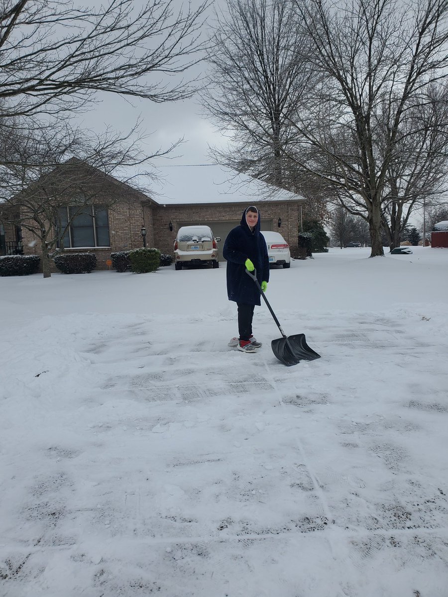 mtwashingtonms's tweet photo. Hereβs a few pictures of Mason shoveling his neighbor's driveway as a random act of kindness!
#bcpsRandomActsOfKINDNESS
So awesome!!! ππππ. Way to #leadlikeageneral https://t.co/Iu0GSqnr4N