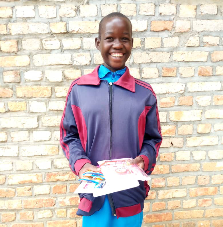 godfreyskitchen's tweet photo. Look at this smile! Elevani received the very first gift of her life! This came from a sponsor from the Talbot Heath School community. Thank you for your kindness 🙏

Sponsoring is quick &amp; easy on this link 
https://t.co/KtEuicn0t3

#THSchCharity #GodfreysKitchen #CharityTuesday https://t.co/YyEMENZJlg