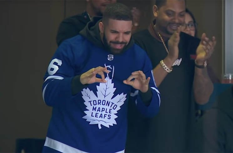 Drake Wears a Hockey Jersey in NYC! #drake #trending 