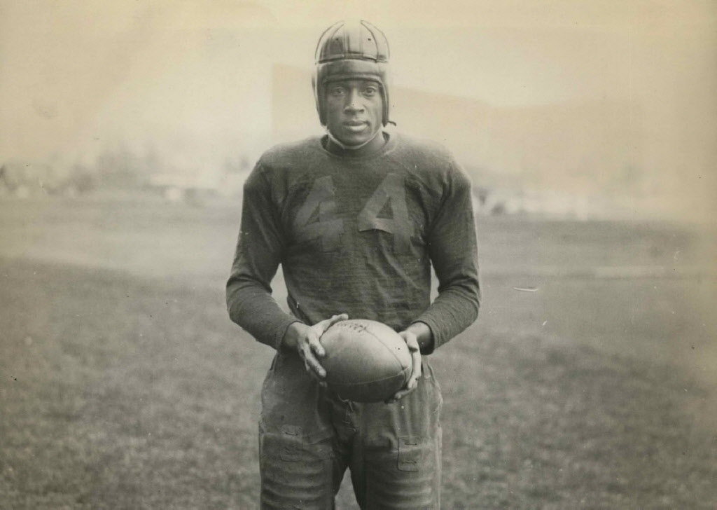  #BlackFootballHistoryMonth Continued-a state track champion in the long jump, high jump, shot put, discuss, and was lead man on the mile relay team. He was born June 15, 1905, in Tulsa, OK to a coal miner and a housekeeper. Lillard came to Mason City in 1915, following the death-