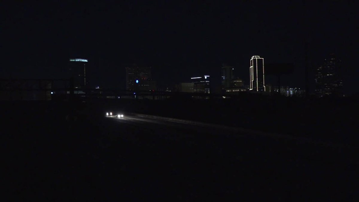 abc13houston's tweet image. These photos show the Dallas and Houston skylines Monday night. 

The comparison has sparked outrage from those still without power: abc13.com/10343210/