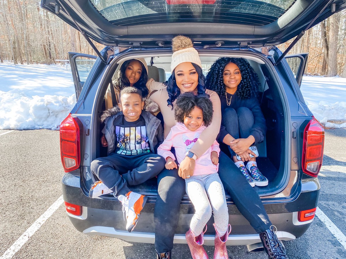 xochantelmarie's tweet photo. Family trips are so much better, thanks to my #HyundaiPalisade! It’s truly my dream car, it’s perfect for us. In honor of @Hyundai’s 35th anniversary in America, I’m sharing my Hyundai story. Click the link to read https://t.co/tHuCcSqRYh #HyundaiPartner #HyundaiUSAx35 #sponsored https://t.co/WMMCuBelN6