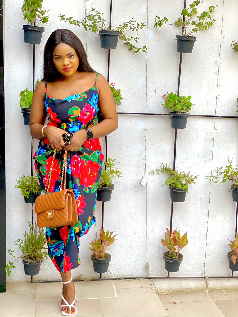 AishaOsibogun's tweet image. Hello Twitter
I just had to drop this here, twitter is boring🥺
 #BeLikeNgoziChallenge #UpgradeMyDevice