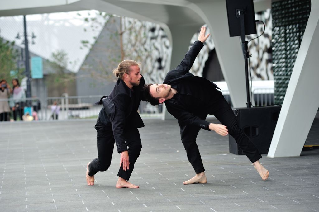 GDIFestival's tweet photo. It's #LGBTQ+ History Month! We were moved by @logiudicedance's #LUomo at #GDIF 2020, exploring the barriers which still face same-sex couples in public. Performed at @thepeninsulist &amp; @yourcanarywharf at #DancingCity. 

#OutdoorArts #love #dance 
📷Doug Southall https://t.co/9j9DF2HHIP