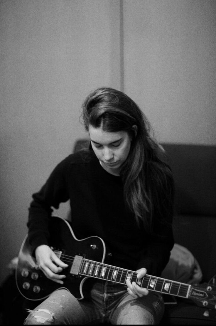 Happy birthday to the beautiful and talented Danielle Haim 