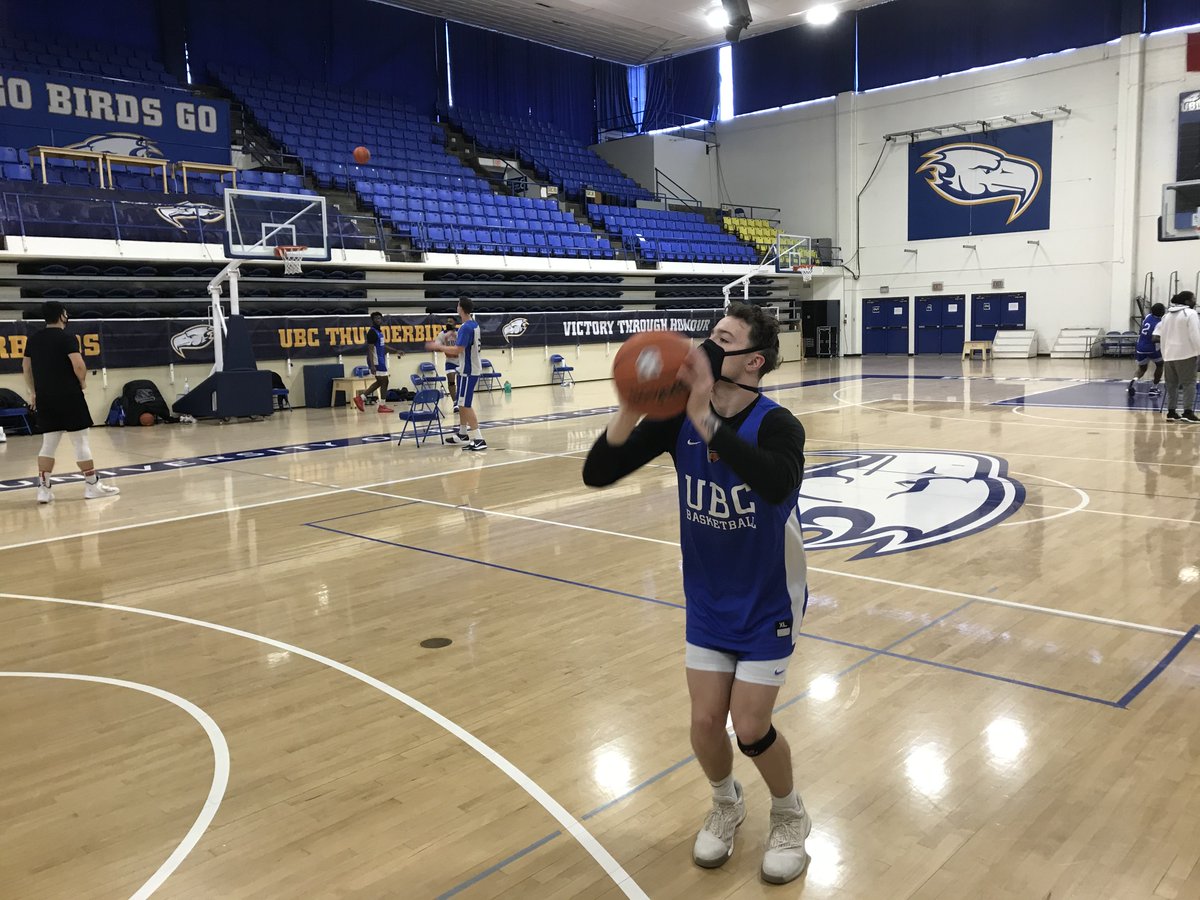 dropgard's tweet image. Great to see a top University basketball program getting through their work all while taking care of one another. @ubctbirds men's basketball program all wearing Dropgards and getting back in the game! Thanks guys!
#breathefreely #playsafely #sportmask