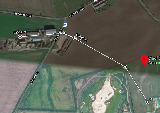 My new friend Petr had other ideas: we needed a tractor. We knew there was a farming place nearby, so decided we'd check it out. It's just under a km away, but bear in mind 2 things: there was about 15cm of snow & I've not done anything for 3 months because of my achilles. 8/14