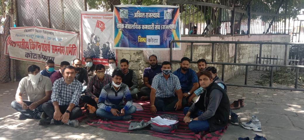 GayariSardar's tweet photo. #RJ_LDC_3600GP  कनिष्ठ सहायक किसी भी कायॉलय की नींव होती है उन्हें 2400  ग्रेड पे वेतन में काम करवाना उनके आत्म सम्मान के साथ कुठूराघात है माननीय मुख्यमंत्री जी से निवेदन है कि उनके वेतनमान में शीघ्र अति शीघ्र वृद्धि की जाए @ashokgehlot51 @Rkk93580656 @zeerajasthan_ @KusumNamdev https://t.co/QbCB8DCDc7